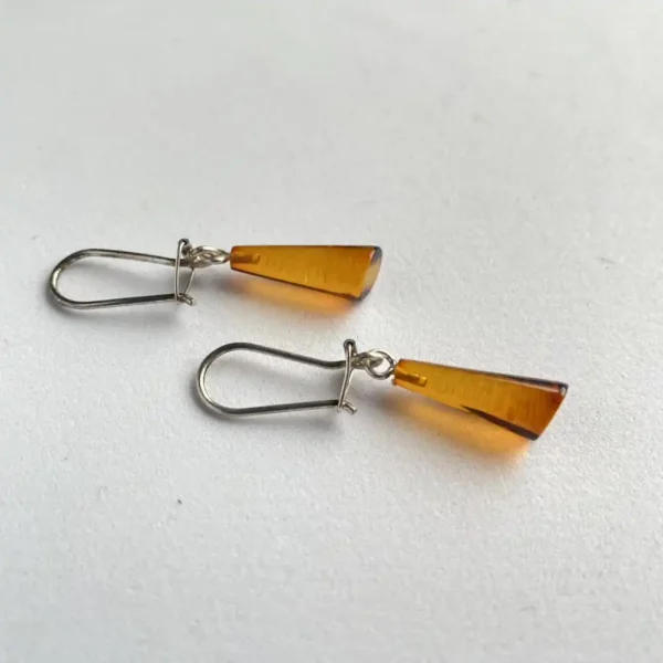 Elegant amber drop earrings, perfect for any occasion.