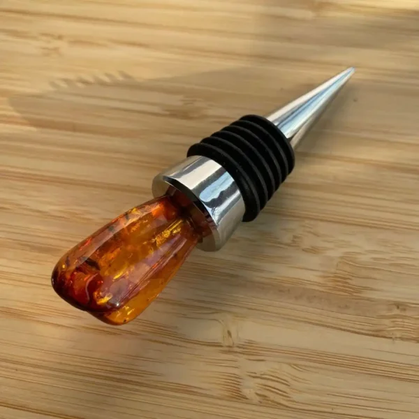 Elegant amber bottle stopper with stainless steel and rubber, perfect for stylish wine preservation.