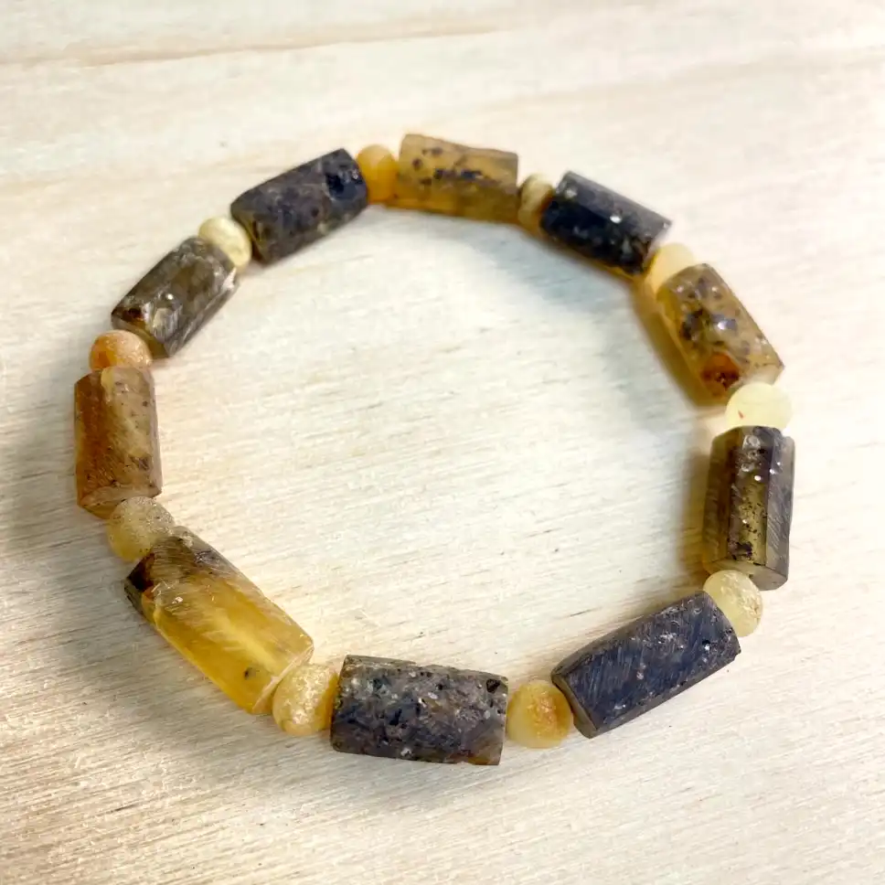 Stylish amber bead bracelet featuring rectangular beads, perfect for any occasion and beautifully crafted.