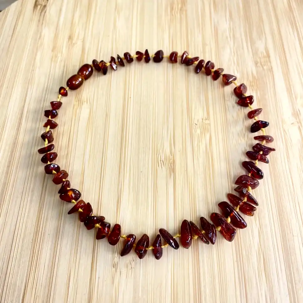 Elegant circular amber necklace showcasing varied bead sizes and warm hues.