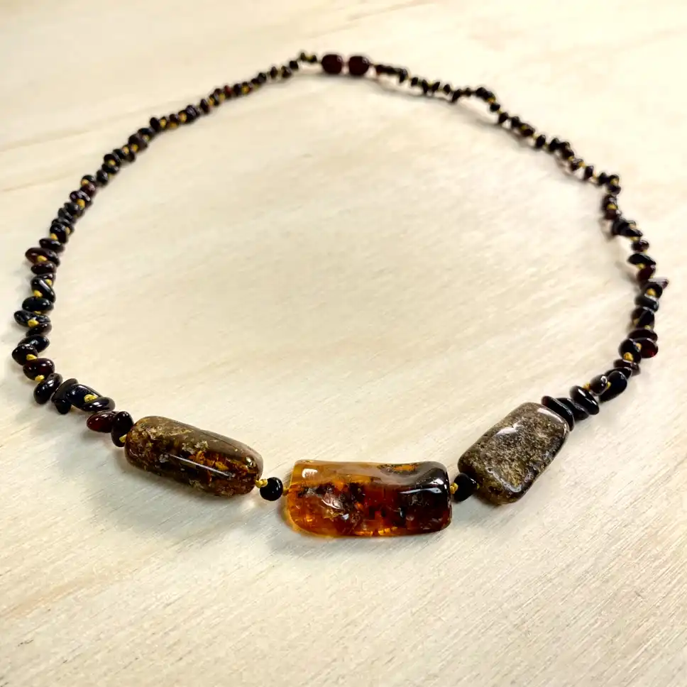 Elegant amber necklace with medium stones with polished stones, showcasing natural beauty and artisanal craftsmanship.